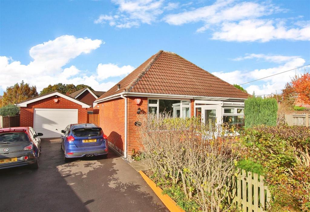 Glen Road, Swanwick, Southampton 2 bed detached bungalow for sale £