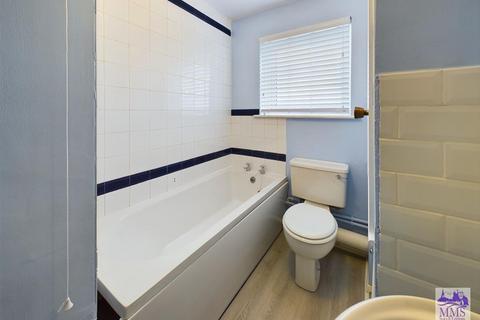 9 Yalding Close, Rochester, ME2 3XF