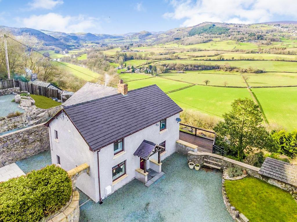 Pleasant View, Froncysyllte 4 bed detached house for sale £550,000