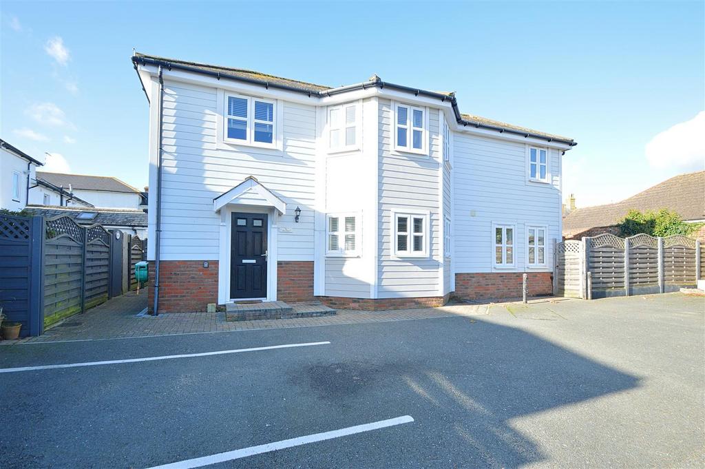 SHORT WALK TO BEACH * SANDOWN 3 bed semidetached house for sale £299,950