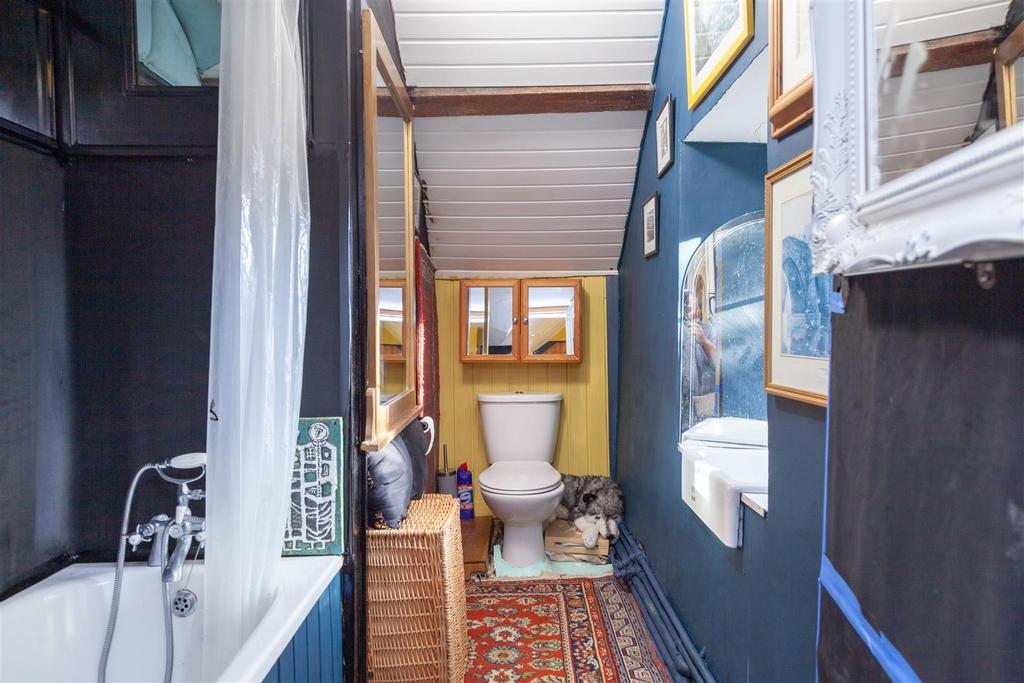 En Suite Bathroom.jpg