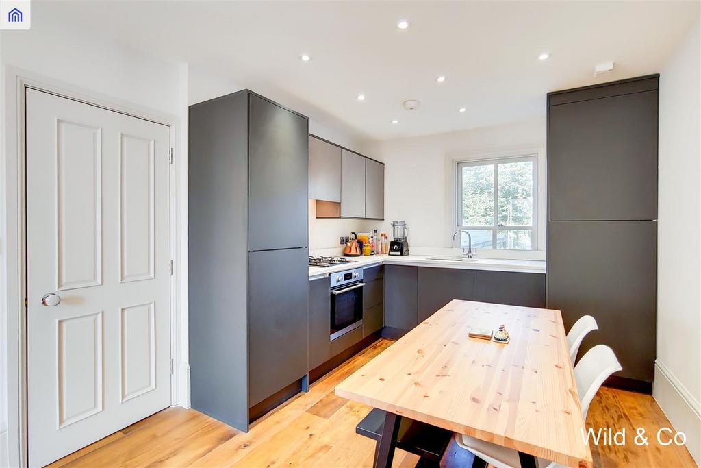 Clifden Road, Hackney 2 bed flat £2,400 pcm (£554 pw)