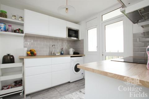 1 bedroom flat for sale, Ashcombe House, Enfield, EN3 - Stunning Renovated Flat