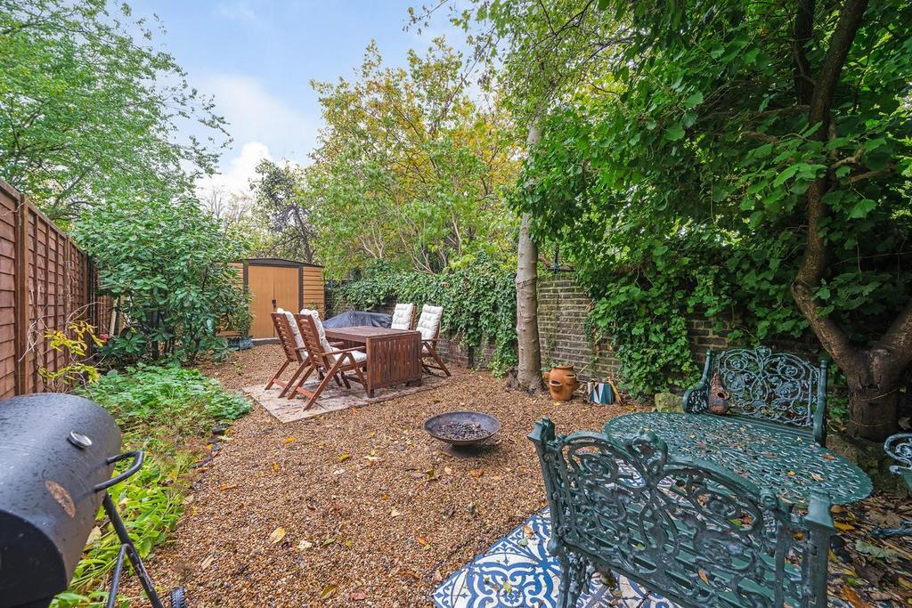 Brixton Road, SW9 2 bed flat for sale £599,950