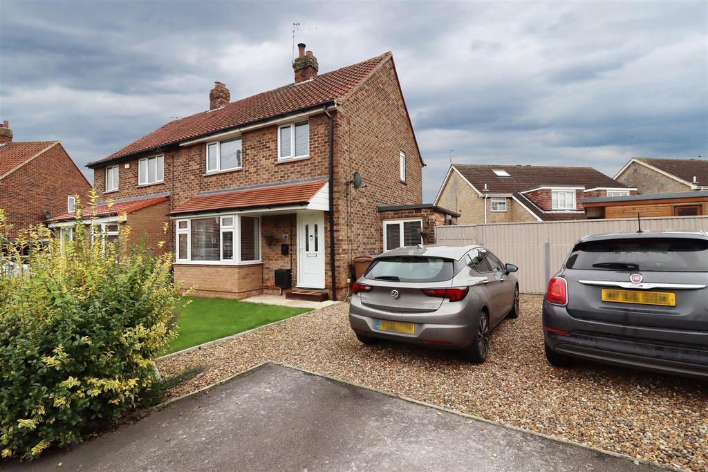 Dale Close, Swanland 3 bed semidetached house for sale £250,000