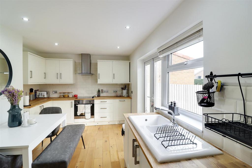 Dale Close, Swanland 3 bed semidetached house for sale £250,000