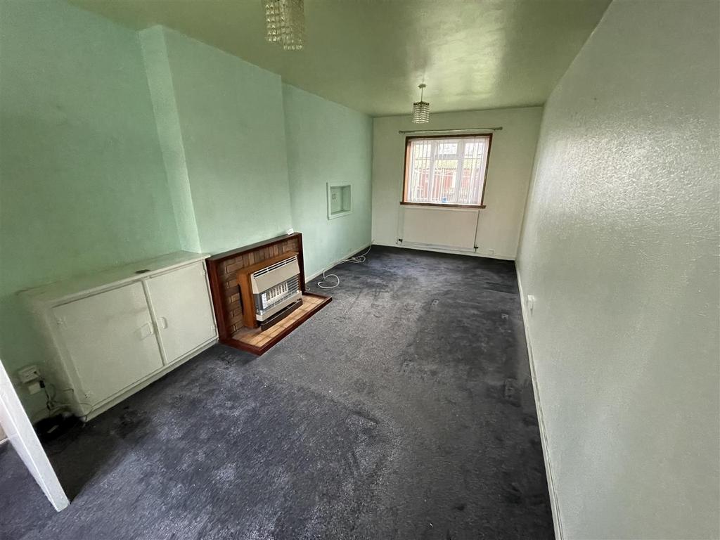 60 Balgonie Avenue, Glenrothes 2 bed semidetached house for sale £95,000