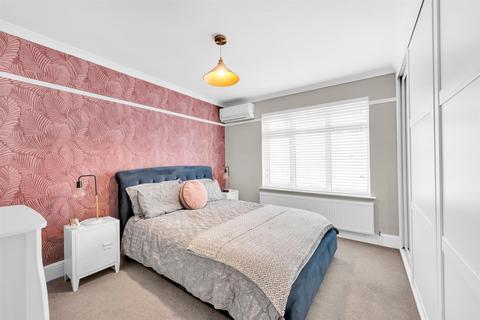90 Kynaston Road, Bromley, BR1 5AW