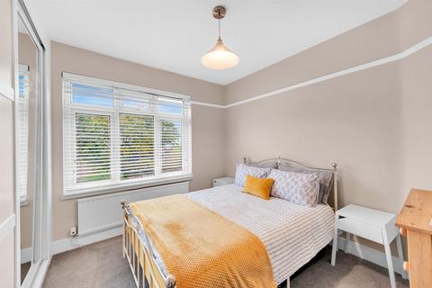 90 Kynaston Road, Bromley, BR1 5AW
