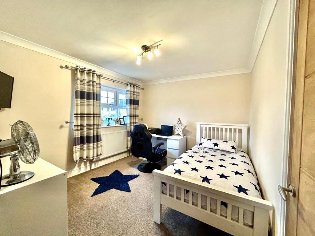 Bed 2.jpg