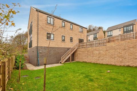 4 bedroom detached house for sale, South Side Ridge, Pudsey