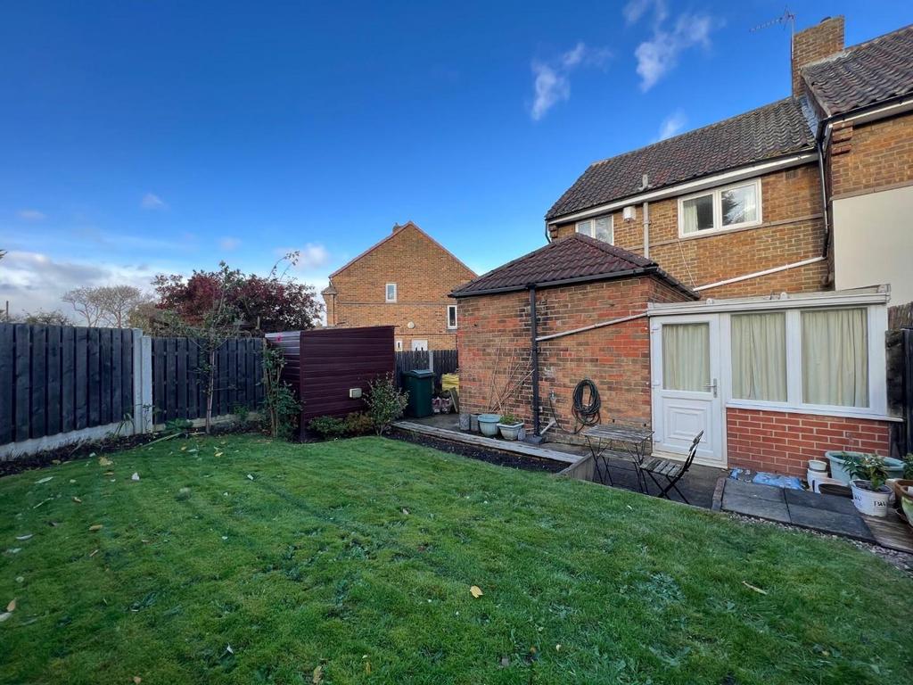 Derwent Road, Barnsley 2 bed end of terrace house to rent £750 pcm (£