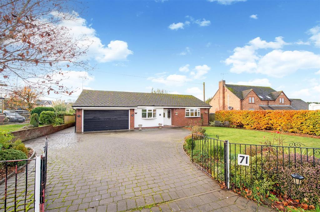 Stonebow Road, Drakes Broughton, Pershore 3 bed bungalow for sale £