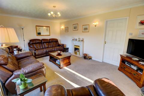 3 bedroom bungalow for sale - Stonebow Road, Drakes Broughton, Pershore