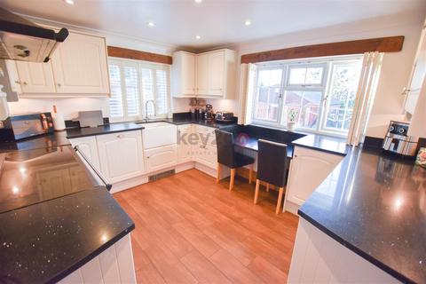 4 bedroom detached house for sale, Upperthorpe Road, Killamarsh, Sheffield, S21