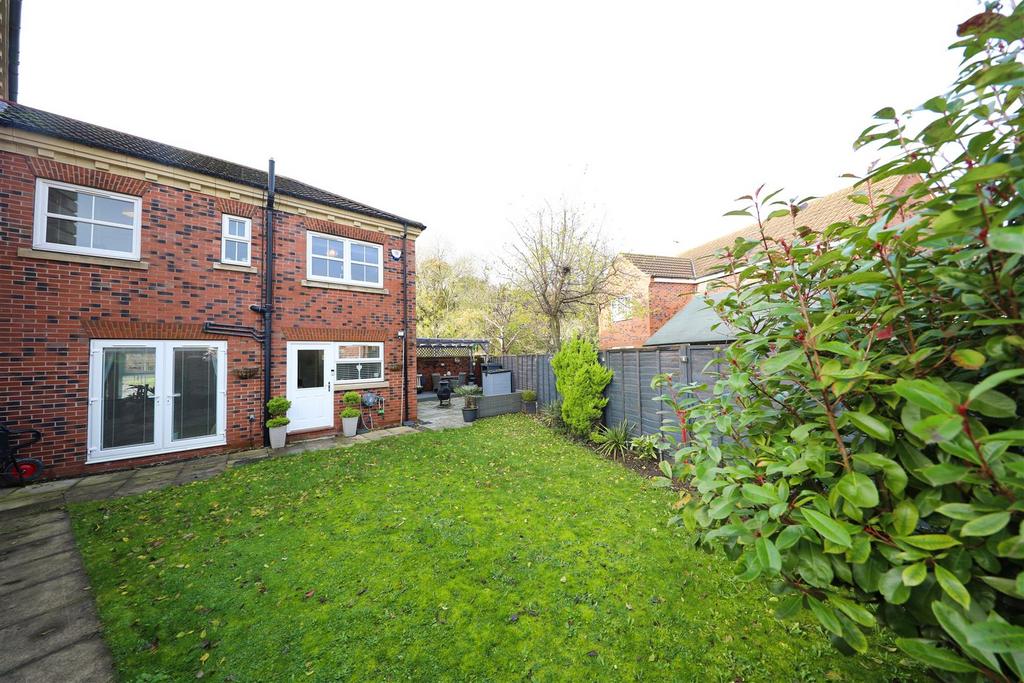 Shinewater Park, Kingswood, Hull 3 bed semidetached house for sale £