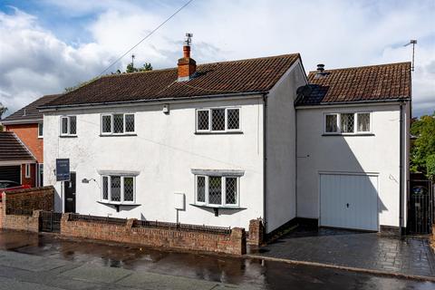109 Rookery Road, Wombourne, Wolverhampton, WV5 0JG