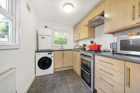 2 bedroom flat for sale, Kingswood Road, SW2