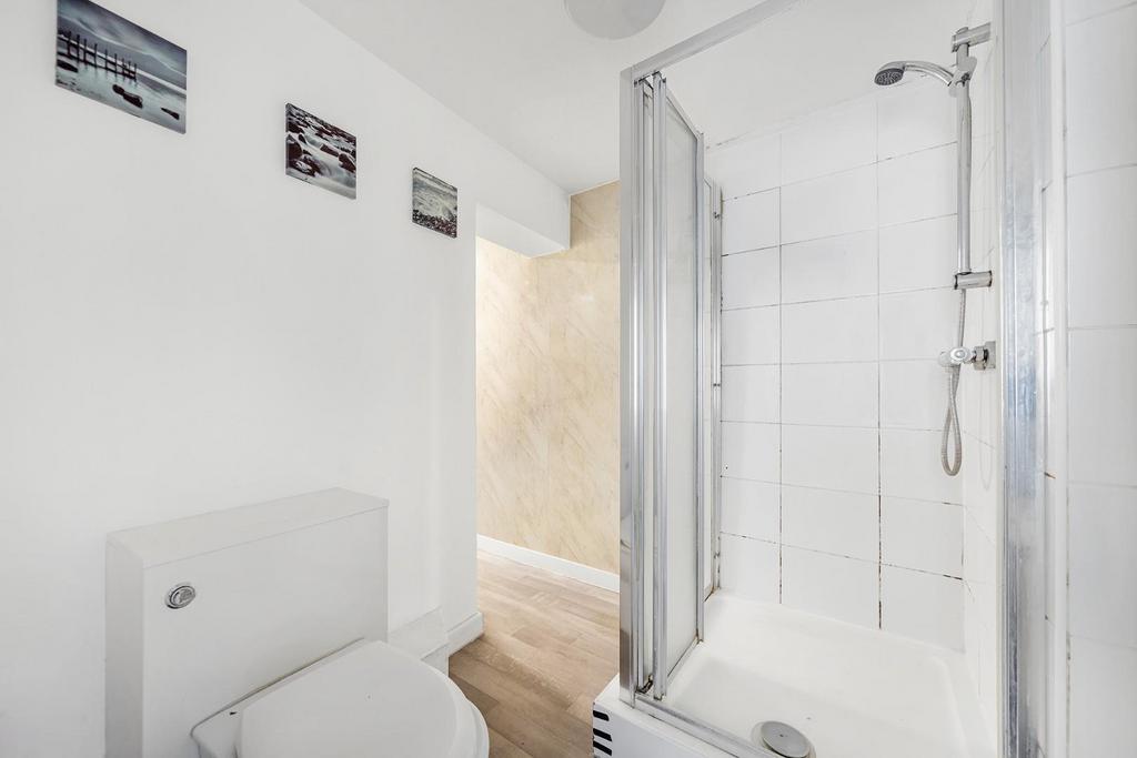 Bathroom (2).JPG