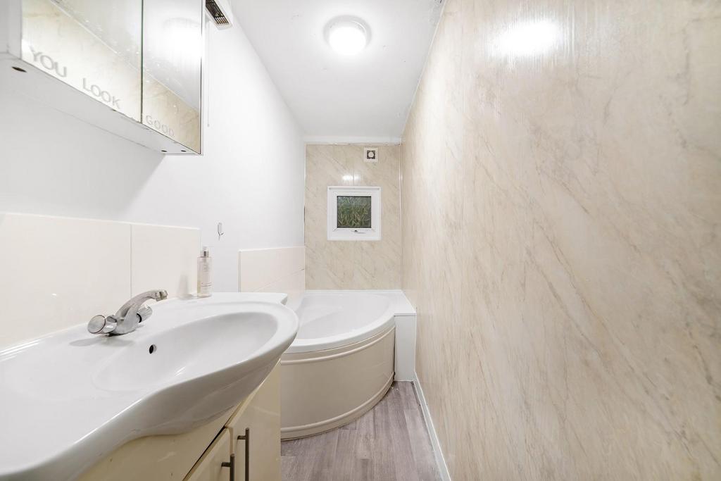 Bathroom.JPG