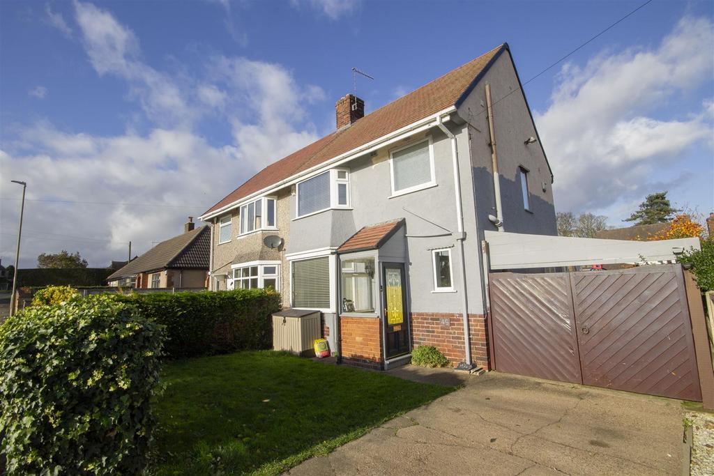 Newbold Back Lane, Newbold, Chesterfield 3 bed semidetached house for