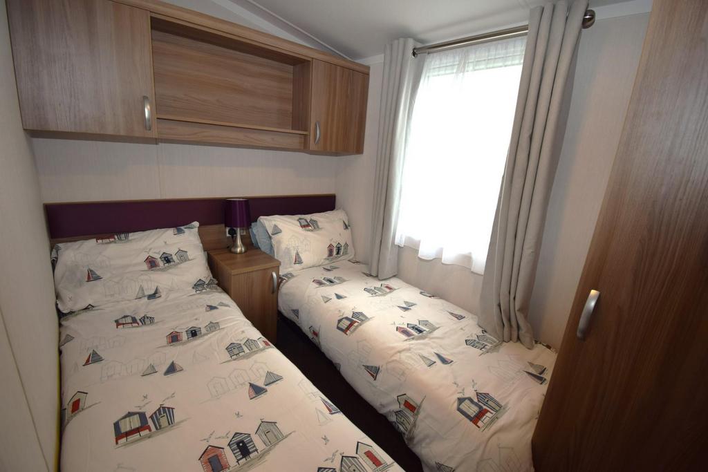 Bedroom  2.JPG