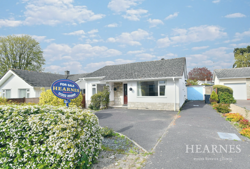 Dorset Avenue, Ferndown, BH22 2 bed detached bungalow for sale £400,000