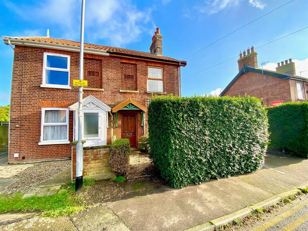 The Street, Corton, Lowestoft, Suffolk, NR32 Seaview's 3 bed semi