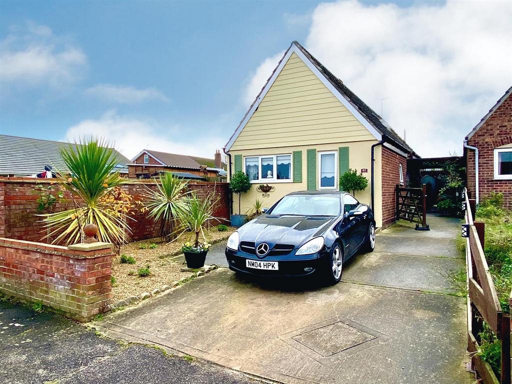 Cranleigh Road, Pakefield, Lowestoft, Suffolk, NR33 3 bed bungalow for
