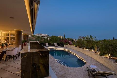 5 bedroom villa - La Quinta, Benahavis, Malaga