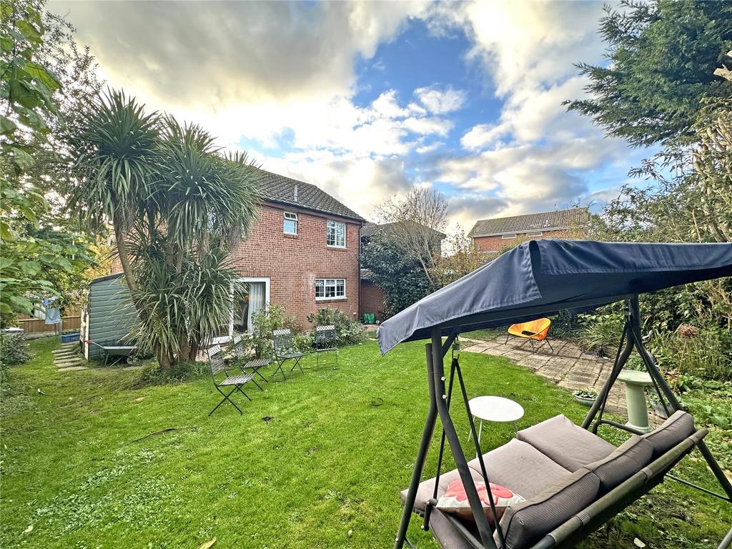 Tucks Close, Bransgore, Christchurch, Hampshire, BH23 4 bed detached