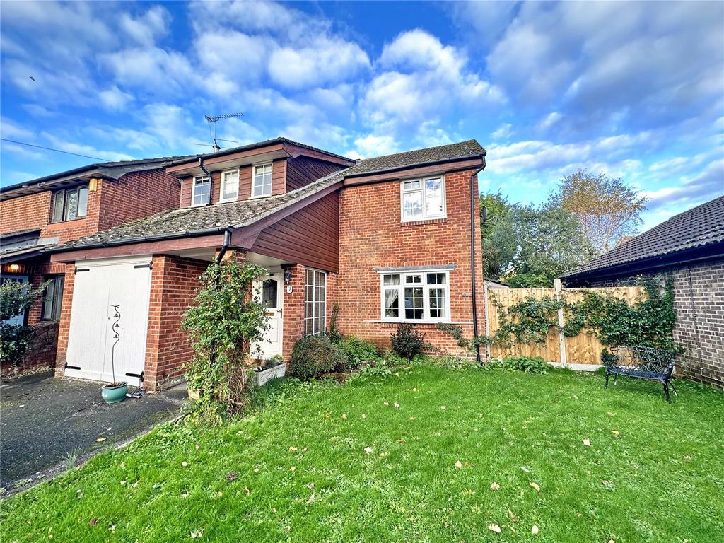 Tucks Close, Bransgore, Christchurch, Hampshire, BH23 4 bed detached