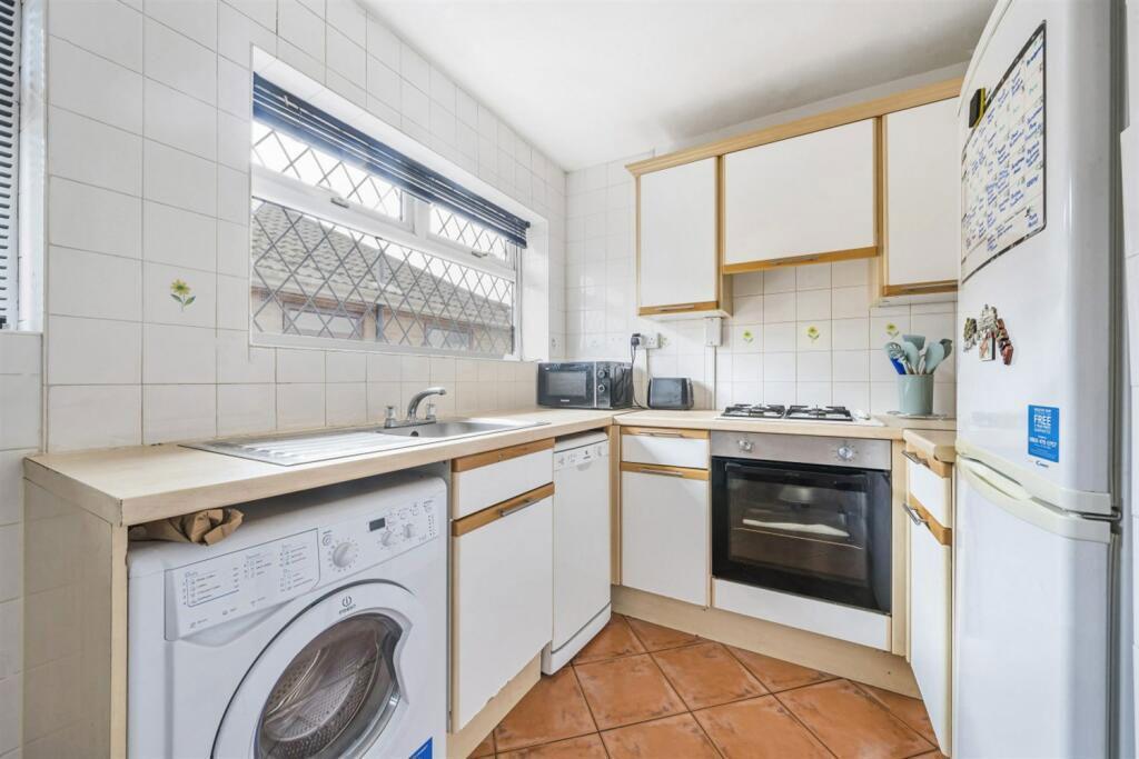 Carlton Avenue, Rose Green, Bognor... 2 bed bungalow £260,000