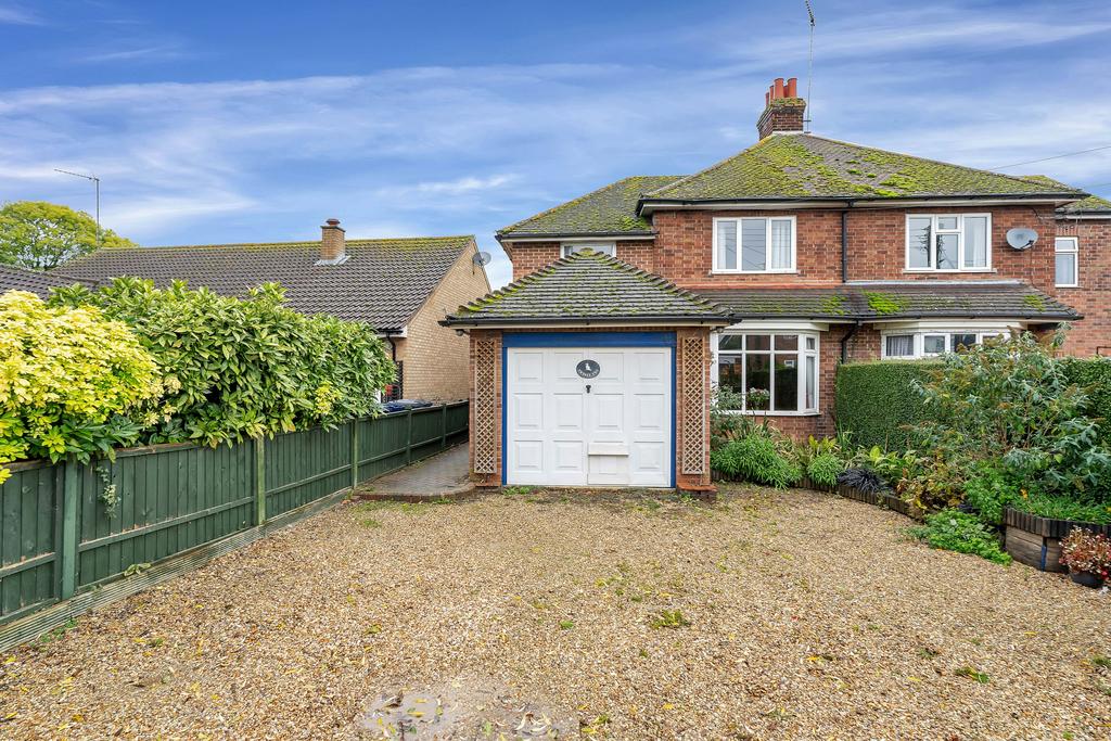 Manor Road, Folksworth, Peterborough, PE7 3 bed semidetached house for