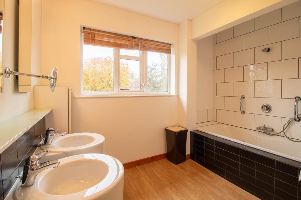 Ensuite