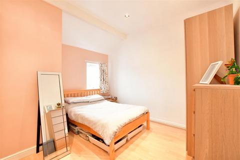 2 bedroom apartment for sale, The Ridgeway, Chingford