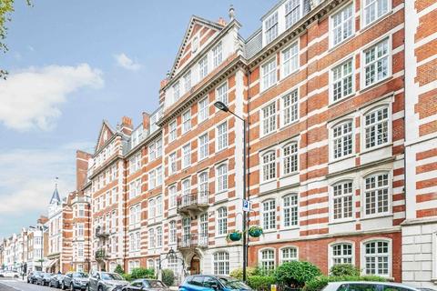 4 bedroom apartment to rent, St. Johns Wood High Street London NW8