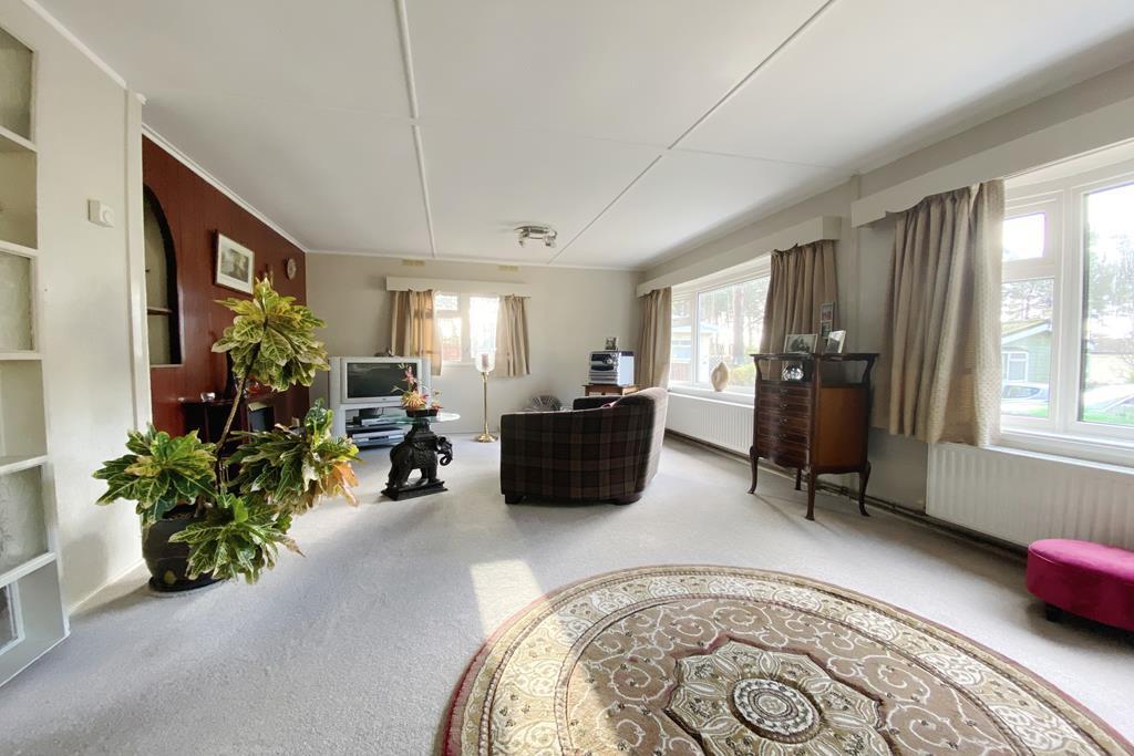 Ringwood Road St Ives, Ringwood, Dorset BH24 2NW 2 bed park home for