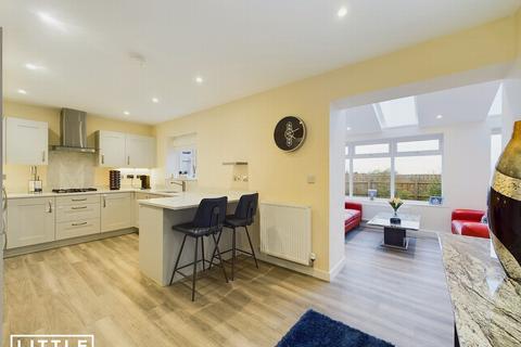 5 bedroom detached house for sale - Mottram Rise, Eccleston, WA10