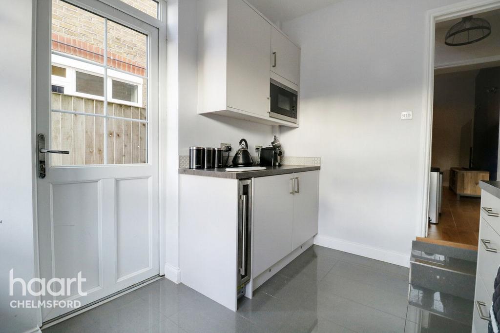 Gainsborough Crescent, Chelmsford 2 bed terraced house for sale £390,000