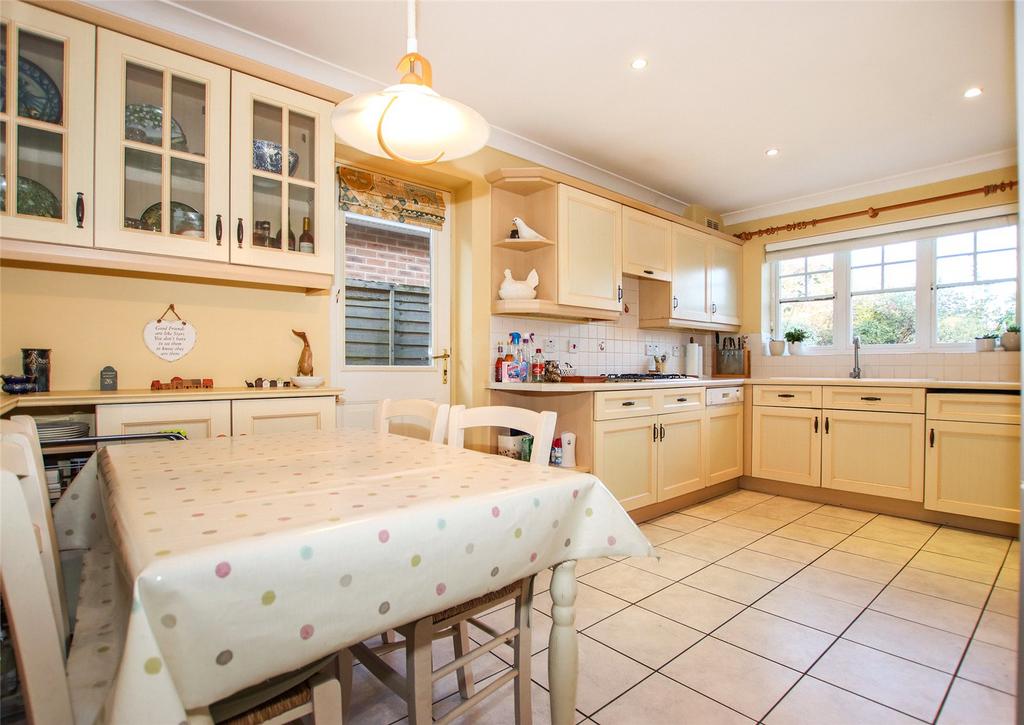 Paddock Gardens, Lymington, Hampshire, SO41 3 bed bungalow for sale £