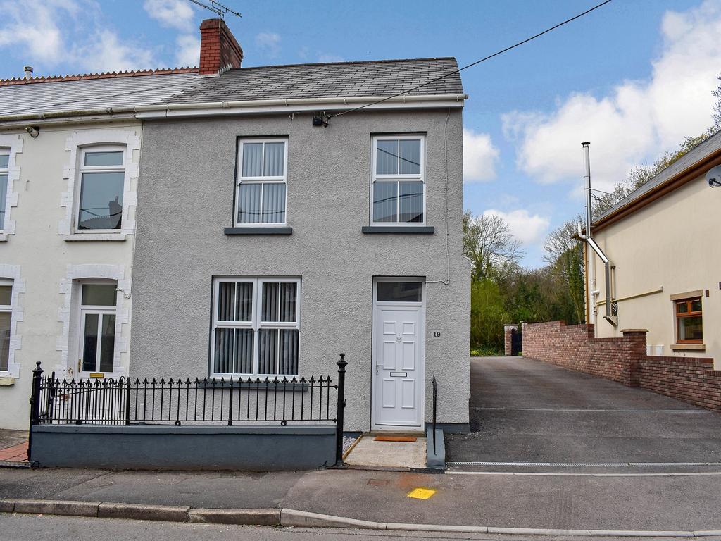 Bettws Road, Brynmenyn, Bridgend. CF32 9HY 3 bed end of terrace house