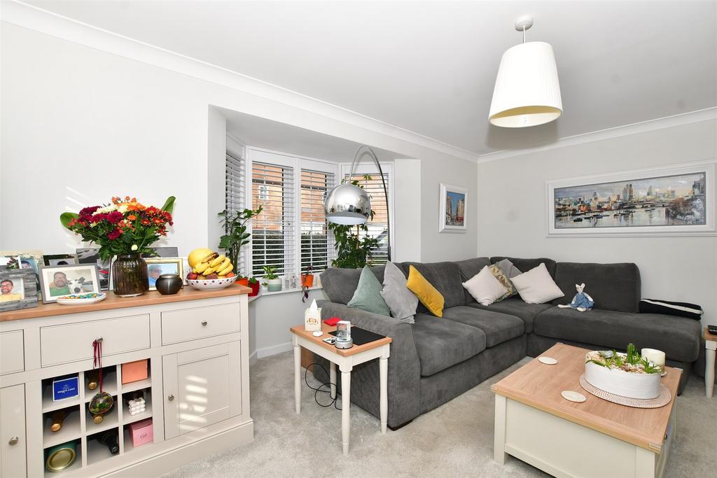 Hayton Crescent, Tadworth, Surrey 3 bed detached house for sale £550,000