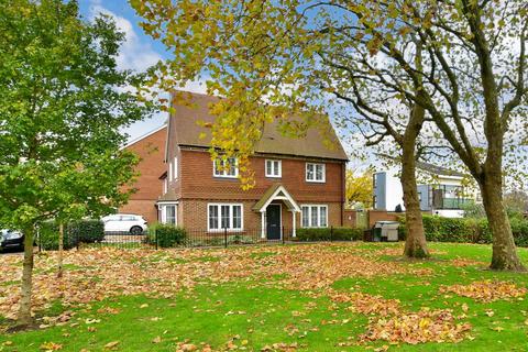3 bedroom detached house for sale - Hayton Crescent, Tadworth, Surrey
