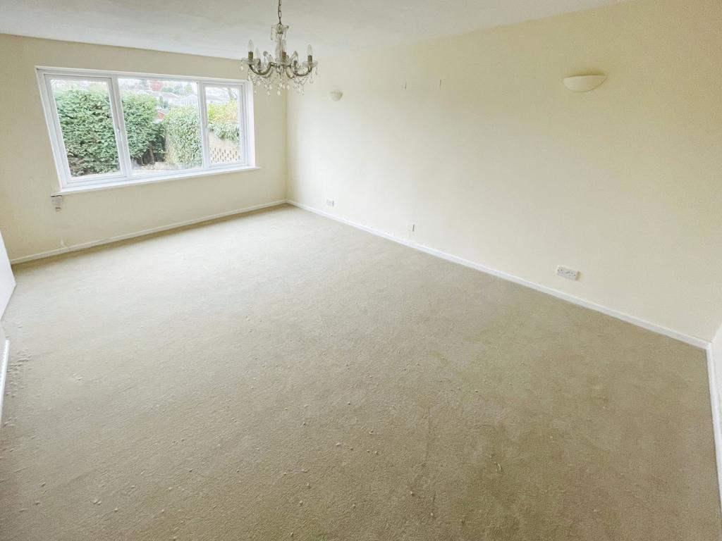 Hillside Crescent, Mold, Flintshire, CH7 3 bed bungalow for sale £190,000