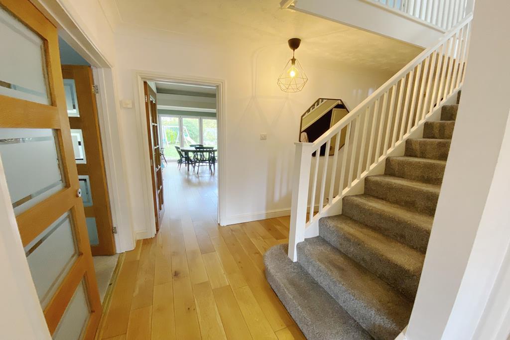 5 Bedroom Spacious Family Detached House