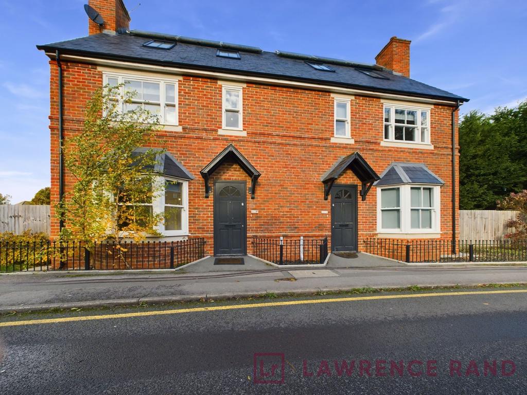 High Street, Abbots Langley, WD5 3 bed semidetached house £1,900 pcm