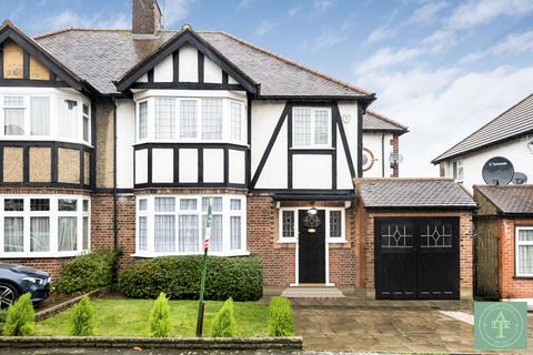 19 Wynchgate, London, N14 6RP