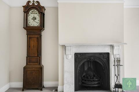 19 Wynchgate, London, N14 6RP