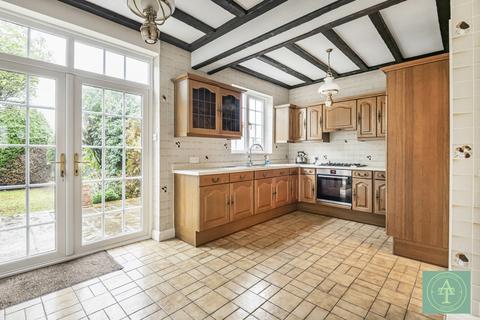 19 Wynchgate, London, N14 6RP
